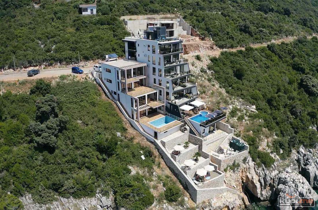 Prodajem kuću u Baru Prva linija do mora!